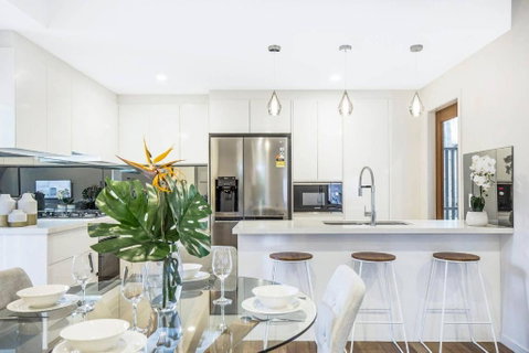 Park Avenue Townhouse Retreat Brisbane Sleeps 10 - Accommodation Batemans Bay 1