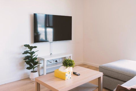 Patio Mt View 1BR Apt In CBD Near ANU And Museum With Free Parking And WiFi - Accommodation Batemans Bay 1