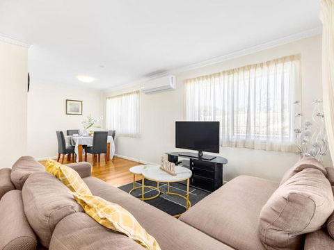 Peaceful 3BR Comfy Unit Sunnybank Near Everything - Accommodation Batemans Bay 2