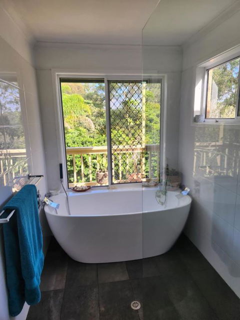 Poinciana Room - Accommodation Batemans Bay 2