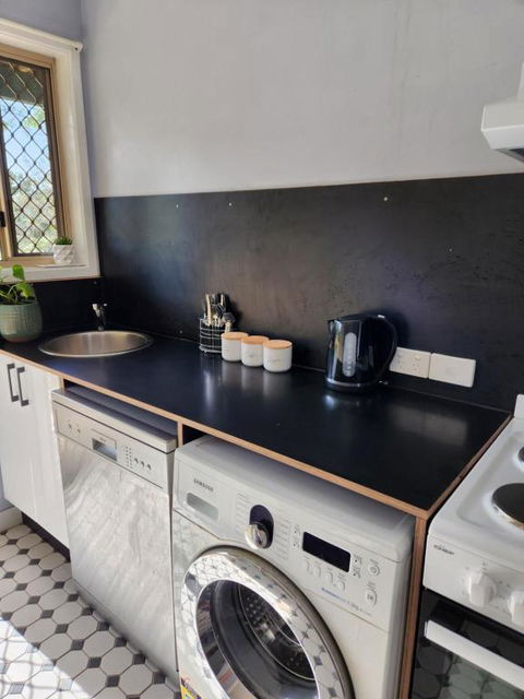 Poinciana Room - Accommodation Batemans Bay 3