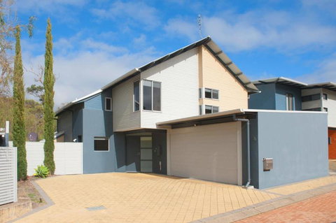 PEPPY TREE HOUSE - Accommodation Batemans Bay 0