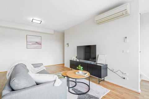 Perfect Location Cozy Townhouse McKinnon Station - Accommodation Batemans Bay 1