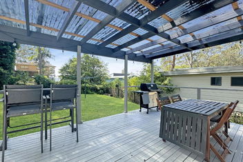 Pet-Friendly 2-Bed Beach House With Garden & BBQ with Accommodation Batemans Bay