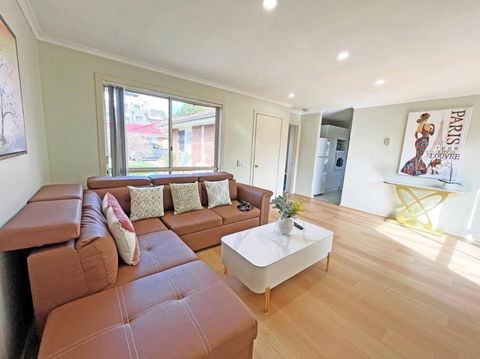 Pet-Friendly Retreat 2BR Ringwood Prime Location - Accommodation Batemans Bay 3