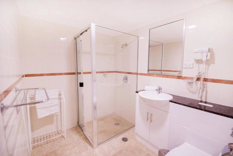 PI702 - Ideally Located Sydney CBD - Accommodation Batemans Bay 3
