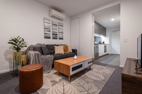 Pleasant &bright 2br2ba Apt Footscray Pool - Accommodation Batemans Bay 0
