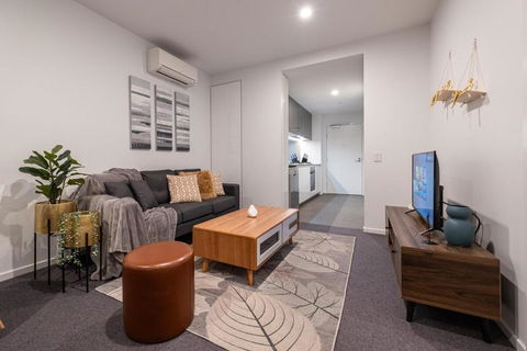 Pleasant &bright 2br2ba Apt Footscray Pool - Accommodation Batemans Bay 1