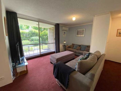 Quiet 2BR Apartment With Garden Views In Griffith - Accommodation Batemans Bay 0