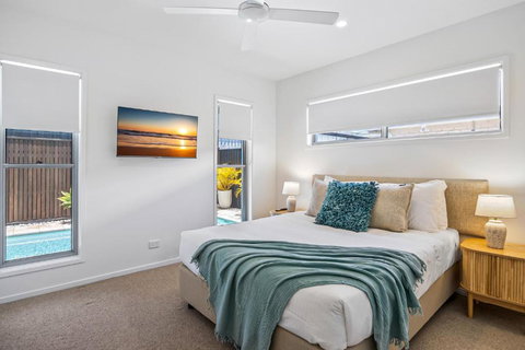 Premium 4-Bed Coastal Escape With BBQ And Pool - Accommodation Batemans Bay 3