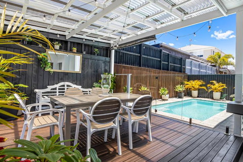 Premium 4-Bed Coastal Escape With BBQ And Pool - Accommodation Batemans Bay 0