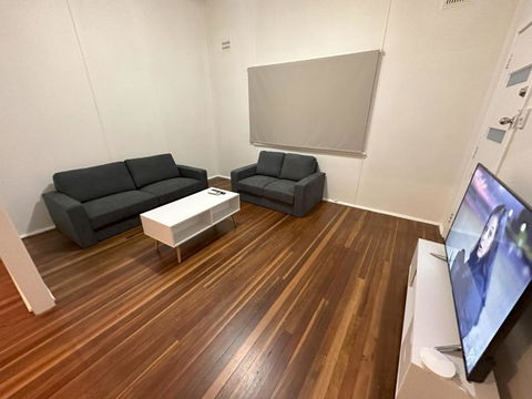 Private 1 Bedroom Apartment With Fenced Yard - Accommodation Batemans Bay 3