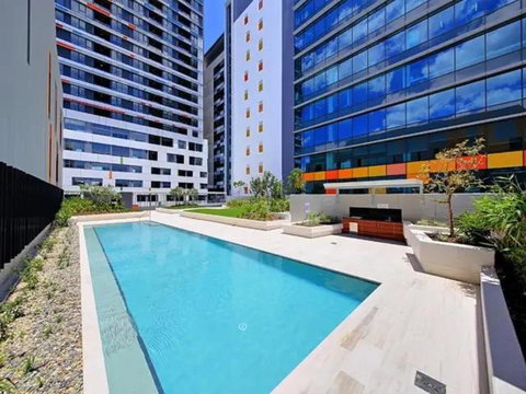 Private Bedroom & Bathroom In Shared Inner Brisbane Apartment - Accommodation Batemans Bay 0