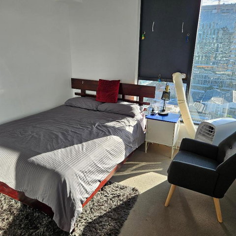 Private Bedroom & Bathroom In Shared Inner Brisbane Apartment - Accommodation Batemans Bay 3