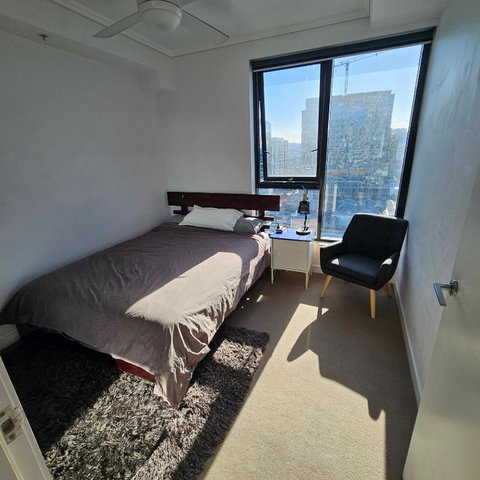 Private Bedroom & Bathroom In Shared Inner Brisbane Apartment - Accommodation Batemans Bay 2