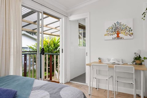 Quadruple Ensuite Room - Nearby Stations & Shops - Accommodation Batemans Bay 3