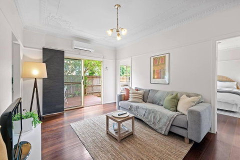 Quiet & Bright Art Deco Apartment By New Farm Park - Accommodation Batemans Bay 0