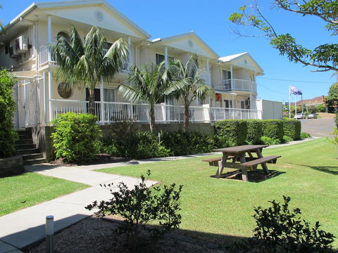 Aston Hill Motor Lodge - Accommodation Batemans Bay 0