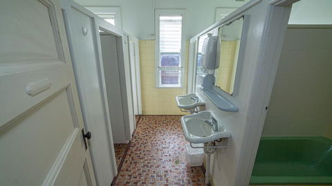 Australian Hotel - Accommodation Batemans Bay 0