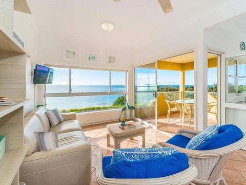 Avalon 1 - Overlooking Beautiful Convent Beach - Accommodation Batemans Bay 3