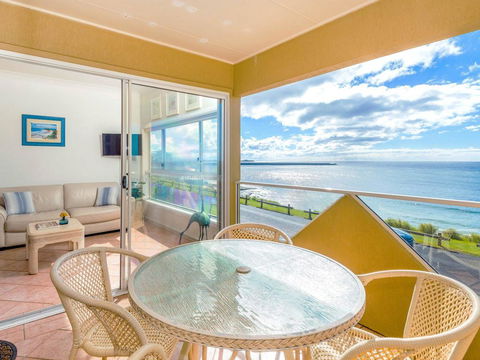 Avalon 1 - Overlooking Beautiful Convent Beach - Accommodation Batemans Bay 0