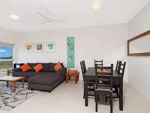 Avalon 3 - Views To Die For - Across The Road From Convent Beach - Accommodation Batemans Bay 3