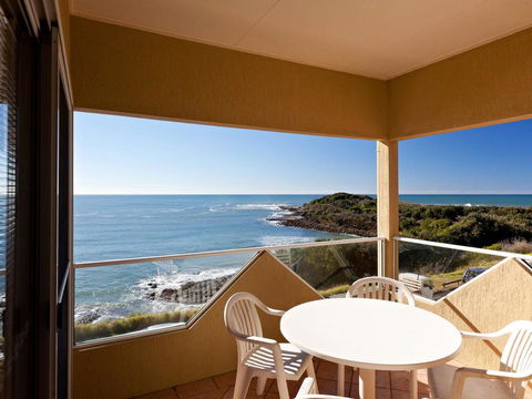 Avalon 4 - Right Across The Road From Convent Beach - Uninterrupted Views - Accommodation Batemans Bay 2