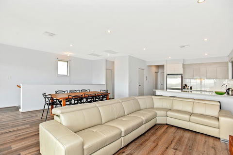 Avaya - Sellicks Beachfront Getaway - WiFi - Accommodation Batemans Bay 3
