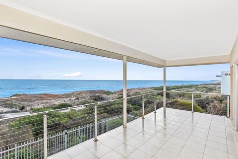 Avaya - Sellicks Beachfront Getaway - WiFi - Accommodation Batemans Bay 0