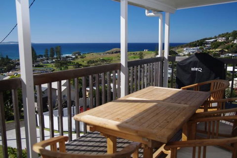 Awesome View, 4 View Street - Accommodation Batemans Bay 1