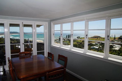Awesome View, 4 View Street - Accommodation Batemans Bay 2