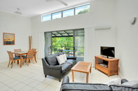 Baden 46 - Rainbow Shores Walk To Beach Top Floor Air conditioned Unit Pools