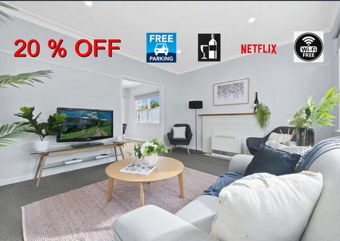 BALLARAT CLOSE 2 CBD + HOSPITAL+3BR HOME+NETFLIX + WiFi + Gift - Accommodation Batemans Bay 0