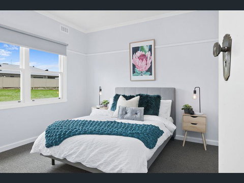 BALLARAT CLOSE 2 CBD + HOSPITAL+3BR HOME+NETFLIX + WiFi + Gift - Accommodation Batemans Bay 1