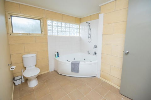 Bayview No 1 - Next To The Beach! - Accommodation Batemans Bay 2