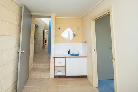 Bayview No 1 - Next To The Beach! - Accommodation Batemans Bay 3