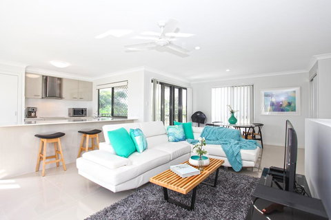Beach Breeze Holiday House - Accommodation Batemans Bay 0