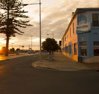 Beach Hotel - Accommodation Batemans Bay
