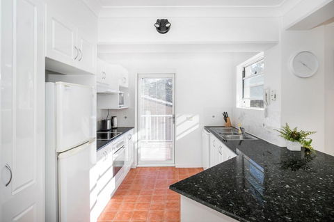 Beach Side Holiday Apartment - Accommodation Batemans Bay 2