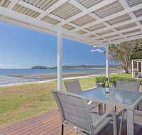 Beached Inn' 93 Foreshore Drive - Spacious beach front house - Accommodation Batemans Bay