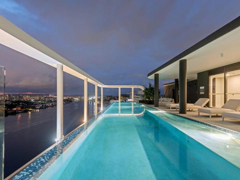 Rivello Apartments - Free Secure Car Park, 6km To City, Ferry Terminal, Eat Street, Rooftop Pool, Sauna, Portside Dinning - Accommodation Batemans Bay 0