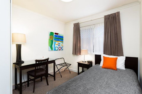 Redcliffe Motor Inn - Accommodation Batemans Bay 1