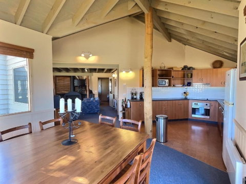 Red Robin - Accommodation Batemans Bay 3