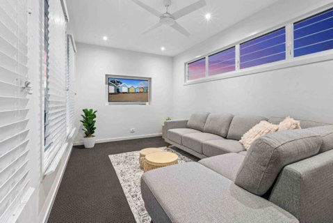 Redcliffe CBD Family Beach House - Accommodation Batemans Bay 2
