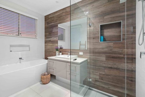 Redcliffe CBD Family Beach House - Accommodation Batemans Bay 3