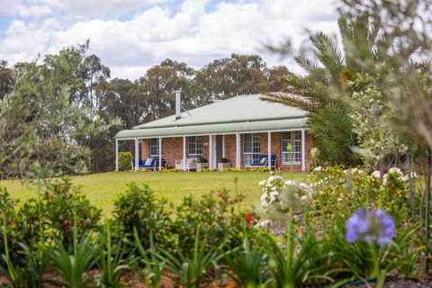Redims Hill Cottage - Accommodation Batemans Bay 0