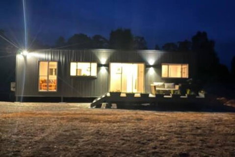 Redman View Luxury Lakeside Cabin - Accommodation Batemans Bay 0