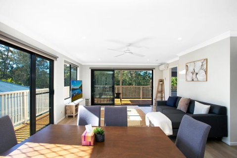 Renovated Coastal Getaway With Water Views - Accommodation Batemans Bay 2
