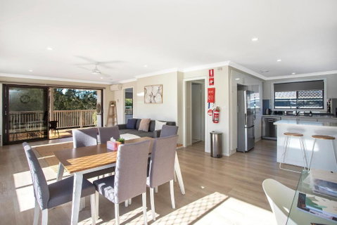 Renovated Coastal Getaway With Water Views - Accommodation Batemans Bay 3