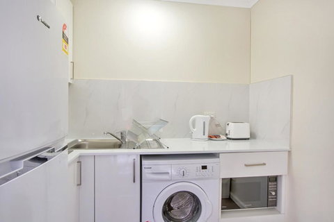 Renovated Stylish Studio - Accommodation Batemans Bay 3